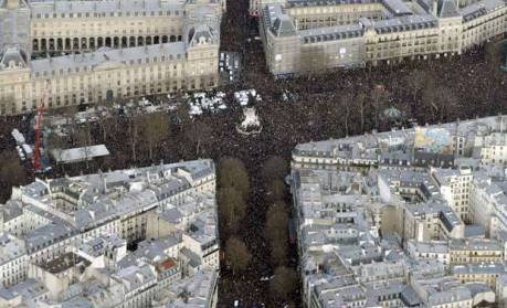 Марш в Париже - ФОТО